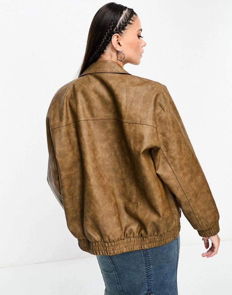 商品Stradivarius|Stradivarius STR faux leather vintage oversized biker jacket in washed tan,价格¥366,第4张图片详细描述