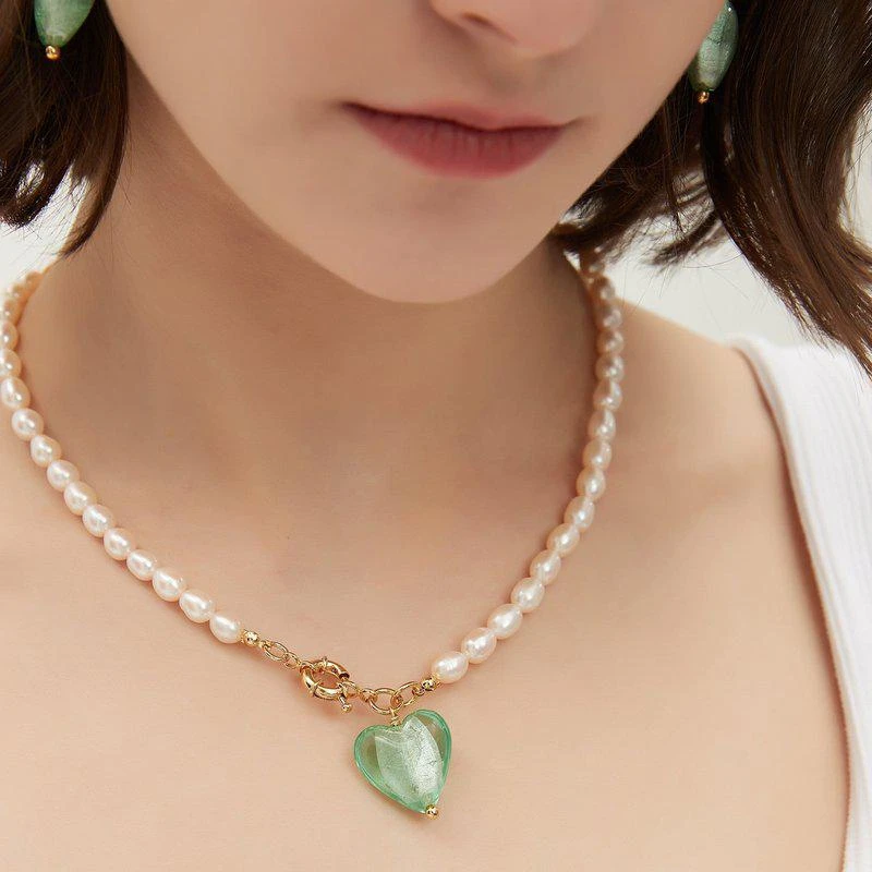 商品Classicharms|Esmée Lime Green Glaze Heart Pendant Pearl Necklace,价格¥869,第2张图片详细描述