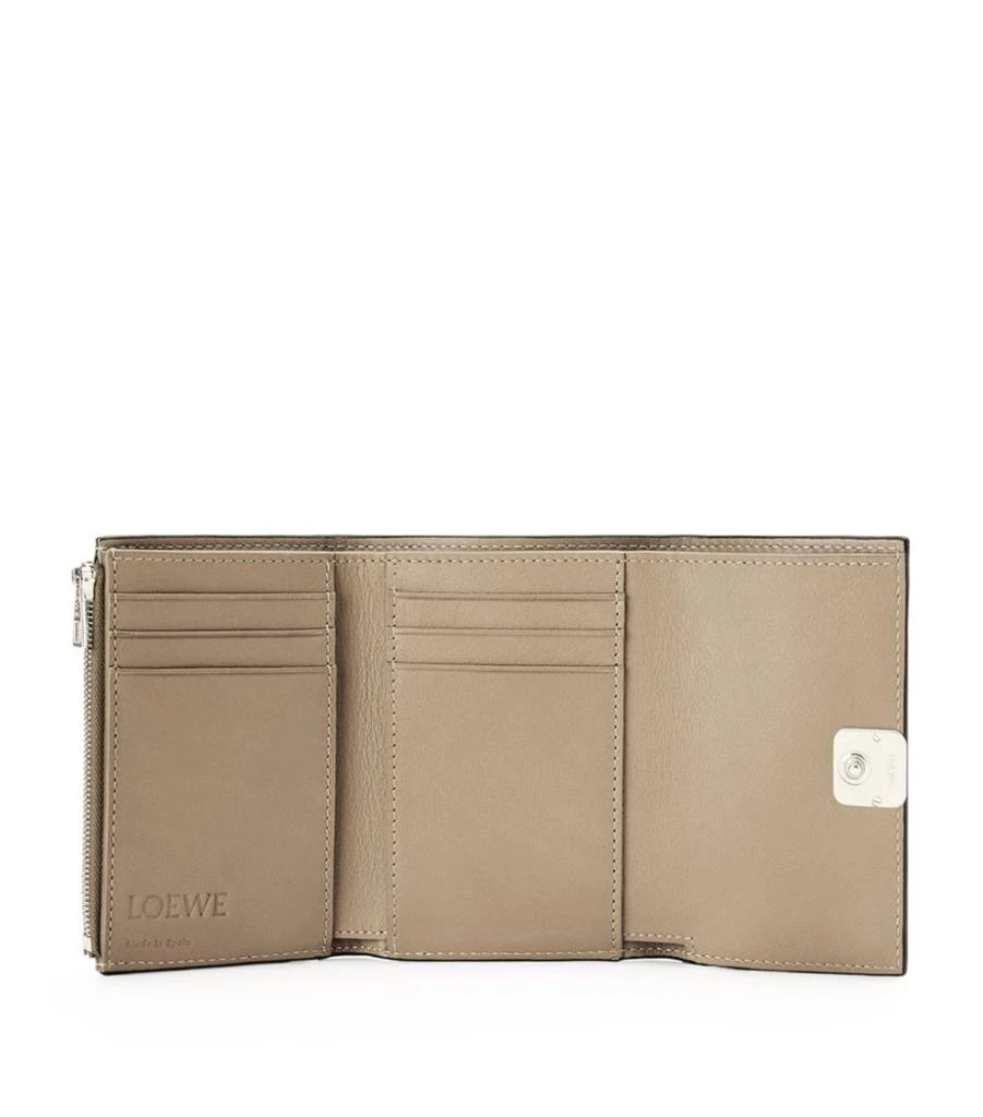 商品Loewe|Leather Anagram Vertical Wallet,价格¥4839,第3张图片详细描述