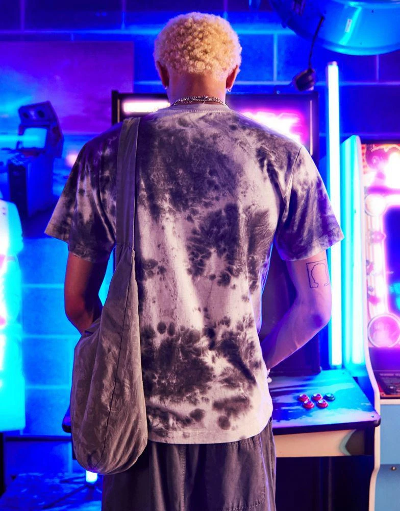 商品Reclaimed Vintage|Reclaimed Vintage x Stranger Things unisex t-shirt in mono with warped Mike & Eleven logo print,价格¥154,第2张图片详细描述