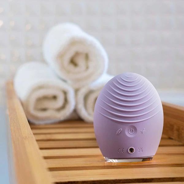 FOREO LUNA 4 Smart Facial Cleansing and Firming Massage Device - Sensitive Skin 商品