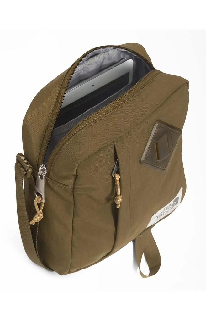 商品The North Face|Berkeley Crossbody Pack - Military Olive/Antelope Tan,价格¥281,第3张图片详细描述