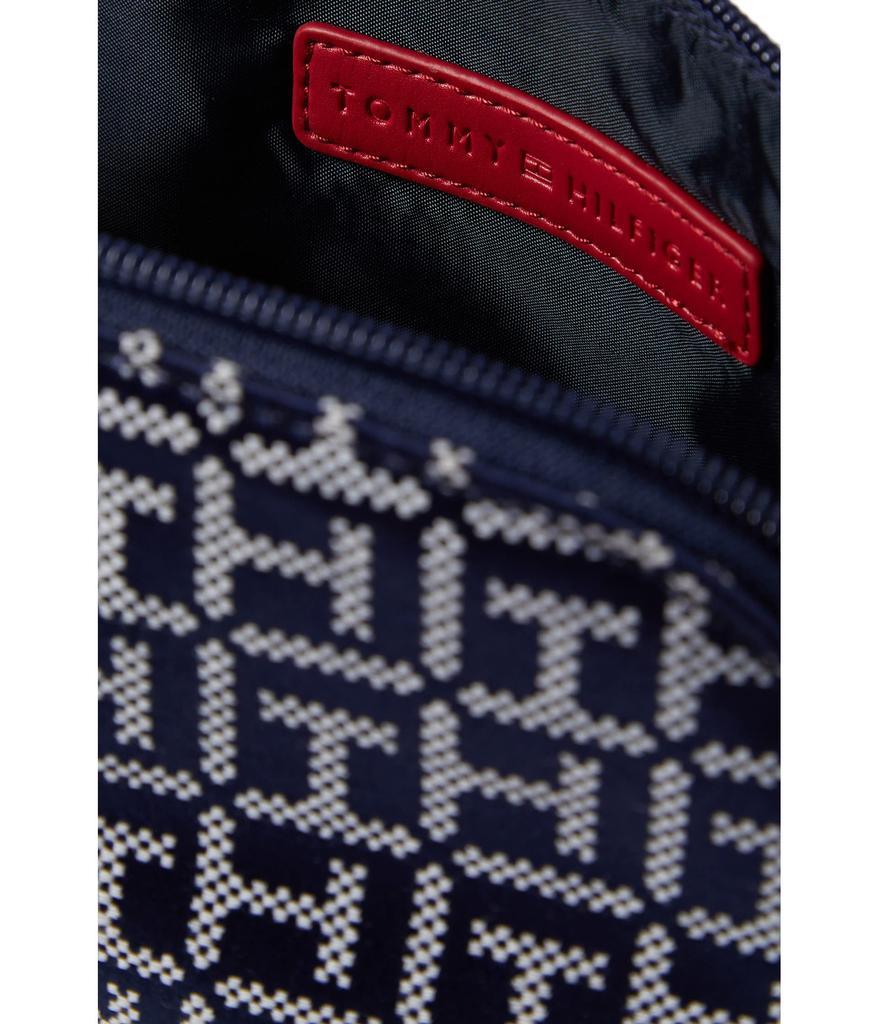 商品Tommy Hilfiger|Yvette II-Dome Crossbody-Square Monogram Jacquard,价格¥263-¥334,第5张图片详细描述