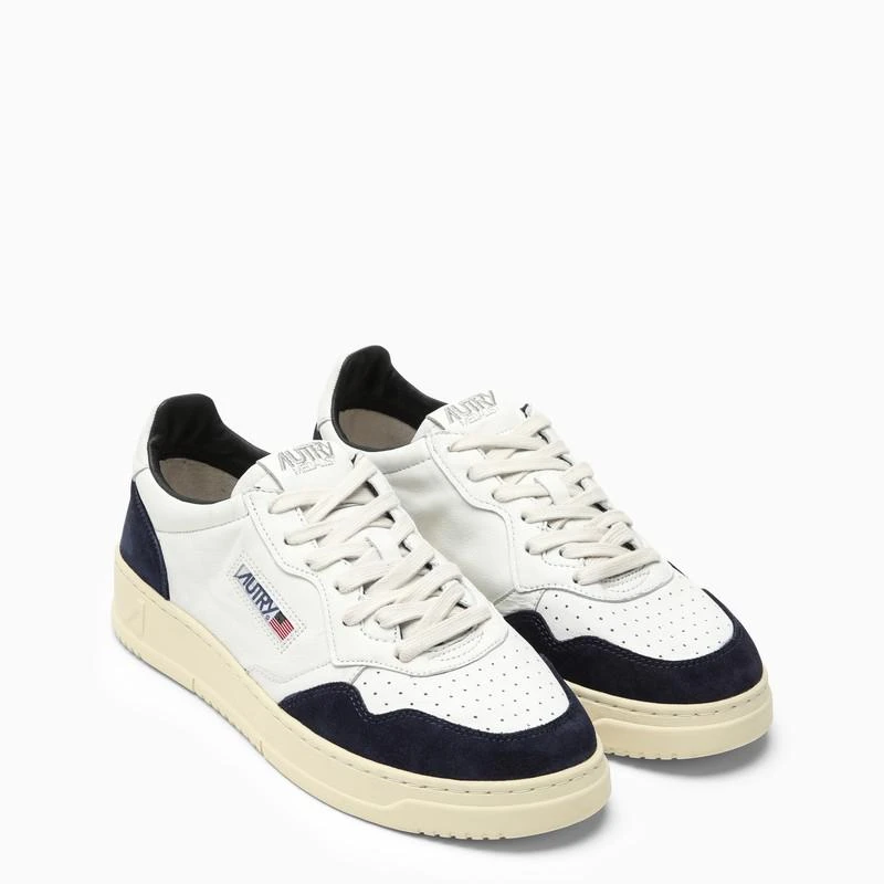 商品Autry|Medalist trainer in white leather and blue suede,价格¥1465,第2张图片详细描述