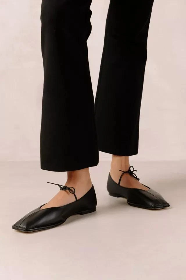 商品ALOHAS|ALOHAS Sway Leather Ballet Flat,价格¥1343,第1张图片