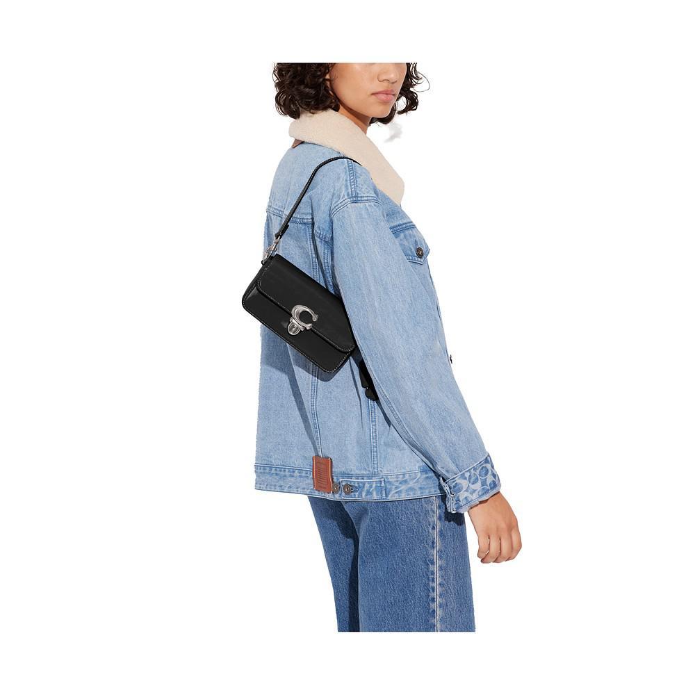 商品Coach|Women's Patent Leather Studio Baguette Bag,价格¥2533,第7张图片详细描述