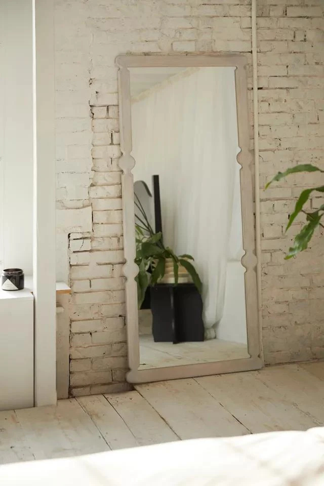 商品Urban Outfitters|Tilley Large Wood Floor Mirror,价格¥1874,第1张图片
