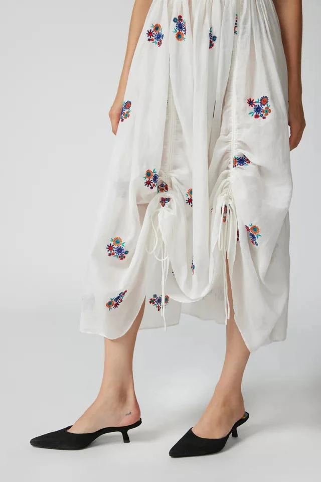 商品Urban Outfitters|UO Blaine Embroidered Floral Midi Dress,价格¥150,第3张图片详细描述