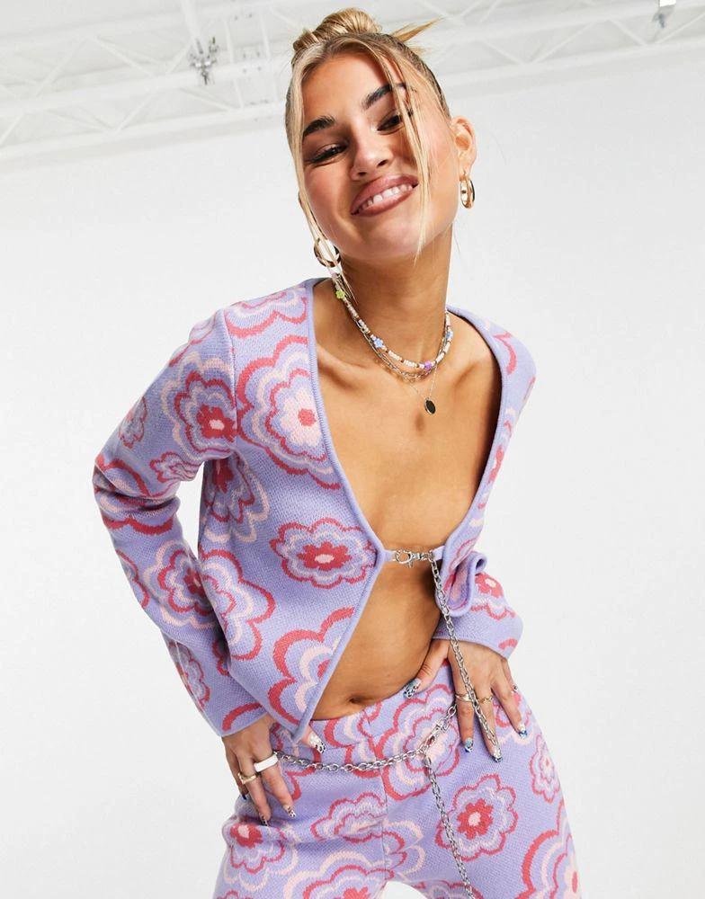 商品The Ragged Priest|The Ragged Priest crop knitted top with chain tie in retro floral co-ord,价格¥284,第2张图片详细描述