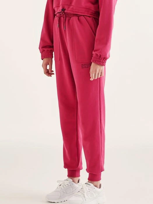 商品CORALIQUE|Good Vibe Jogger Pants (Cranberry),价格¥424,第4张图片详细描述