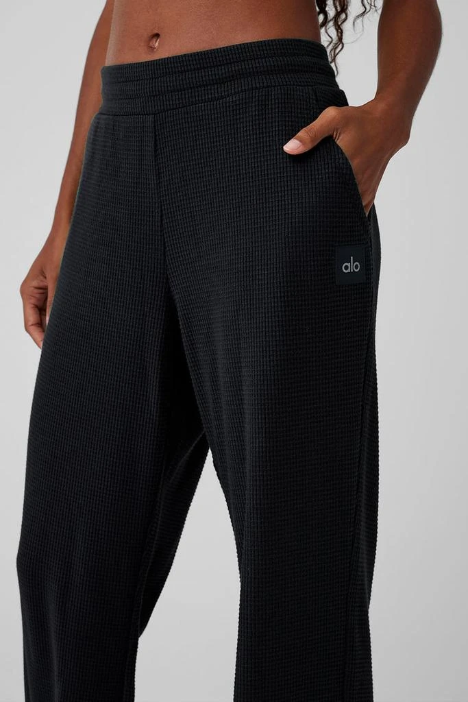 商品Alo|Waffle Weekend Escape Jogger - Black,价格¥997,第5张图片详细描述
