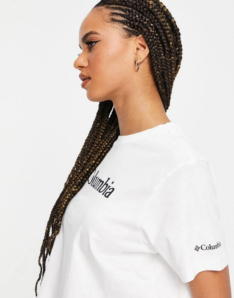 商品Columbia|Columbia North Cascades crop t-shirt in white Exclusive at ASOS,价格¥94,第3张图片详细描述