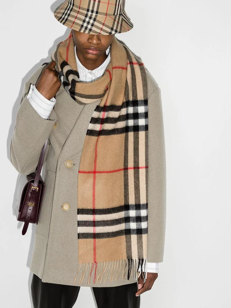 商品Burberry|BURBERRY Vintage Check cashmere scarf,价格¥4431,第2张图片详细描述