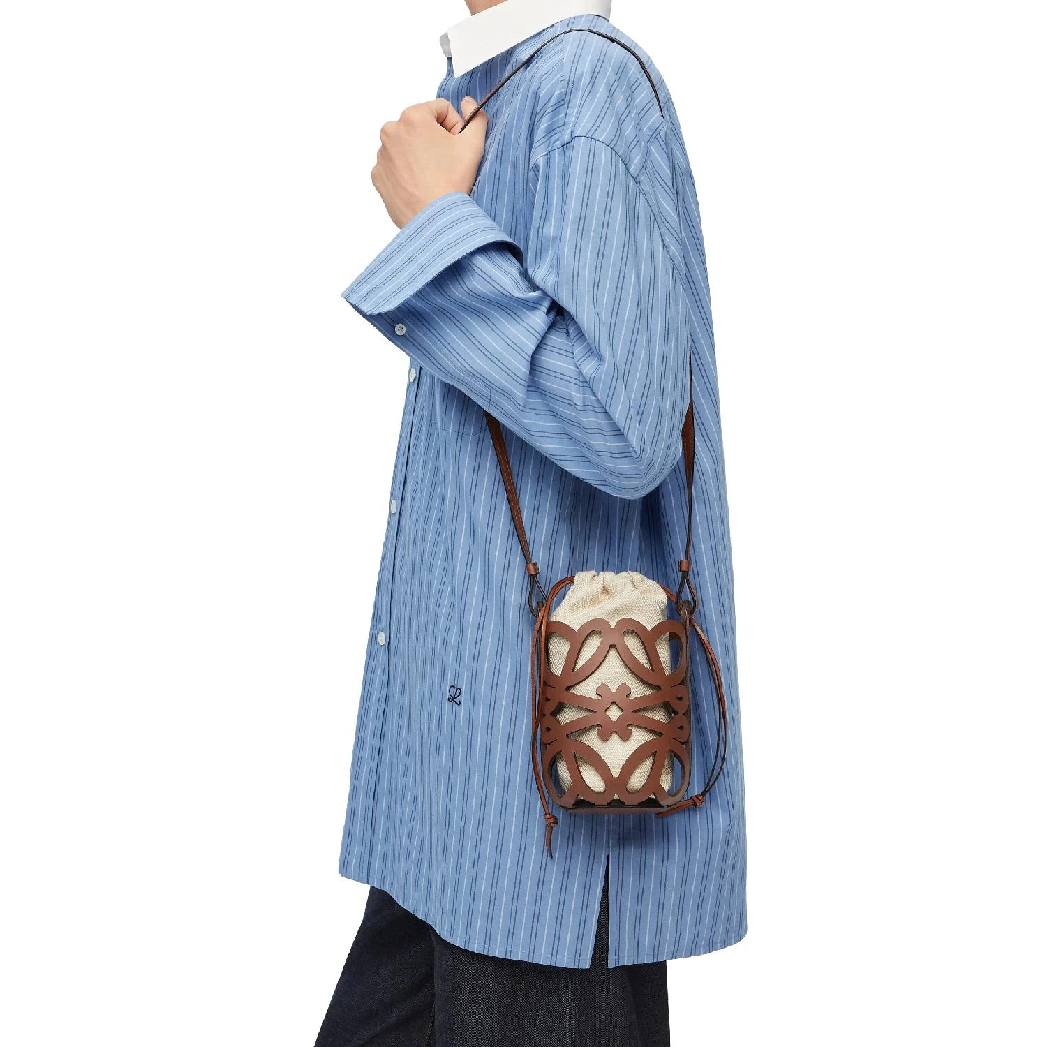 【预售】 罗意威 25春夏 女士 收纳包 Anagram cut-out pocket in classic calfskin and canvas C922Y62X07-3892  商品