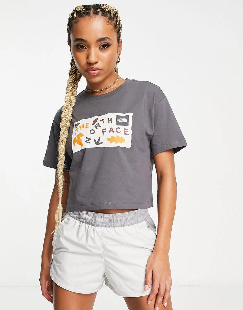 商品The North Face|The North Face Leaf Drawing cropped chest print t-shirt in grey Exclusive at ASOS,价格¥316,第4张图片详细描述