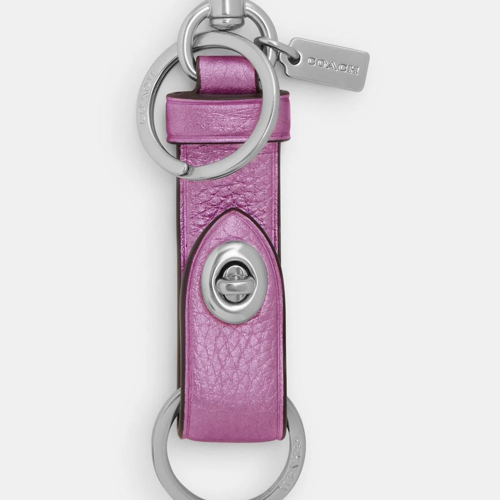 商品Coach|Coach Outlet Trigger  Snap Bag Charm,价格¥161,第2张图片详细描述