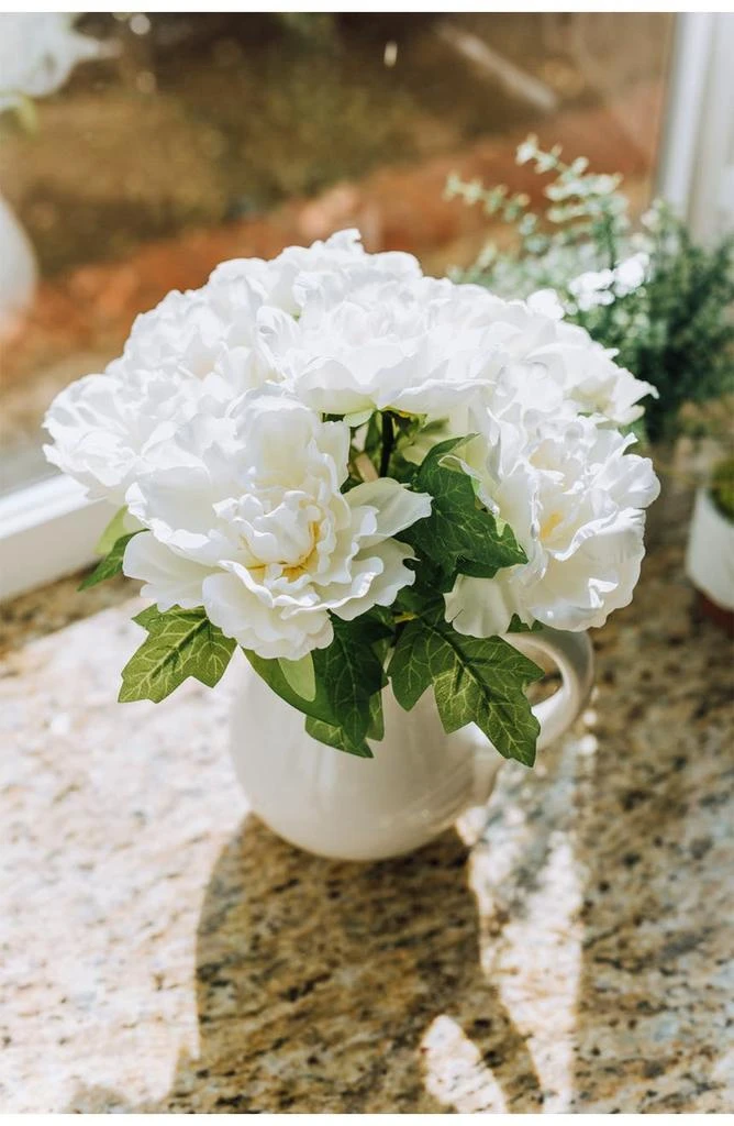 商品FLORA BUNDA|White Faux Peony Ceramic Planter,价格¥362,第3张图片详细描述