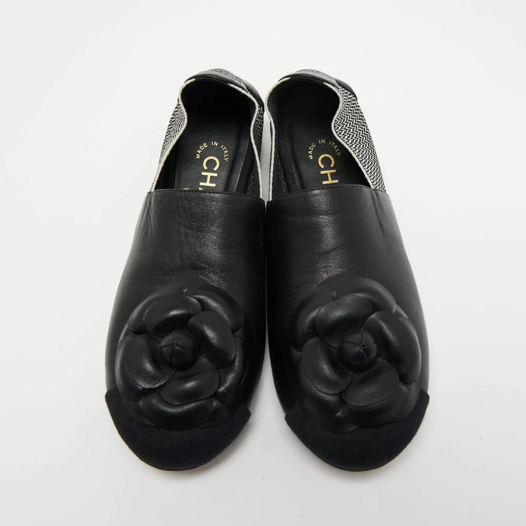 商品[二手商品] Chanel|Chanel Two Tone Leather and Elastic Cap Toe Camellia Flower Ballet Flats Size 37,价格¥2058,第3张图片详细描述