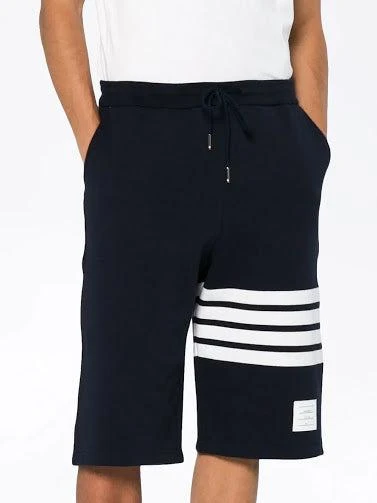 商品Thom Browne|THOM BROWNE MEN CLASSIC SWEAT SHORTS WITH ENGINEERED 4 BAR STRIPES IN CLASSIC LOOP BACK,价格¥5625,第1张图片