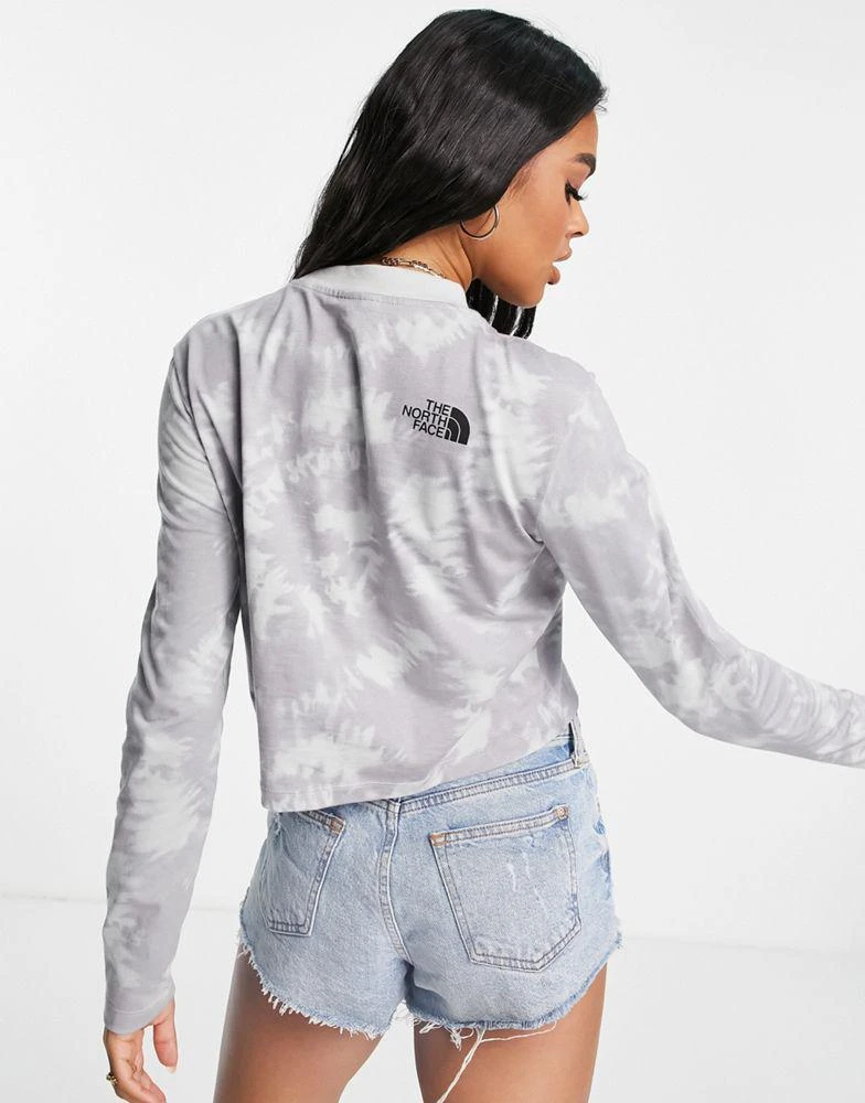 商品The North Face|The North Face Cropped long sleeve t-shirt in grey tie dye Exclusive at ASOS,价格¥204,第2张图片详细描述