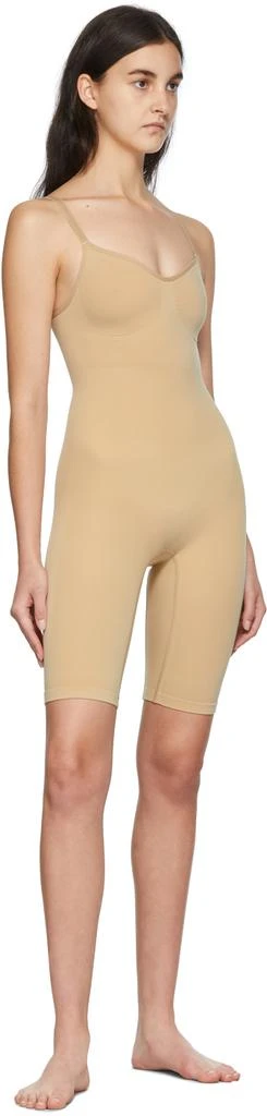 商品SKIMS|Beige Seamless Sculpt Sculpting Mid-Thigh Bodysuit,价格¥576,第4张图片详细描述