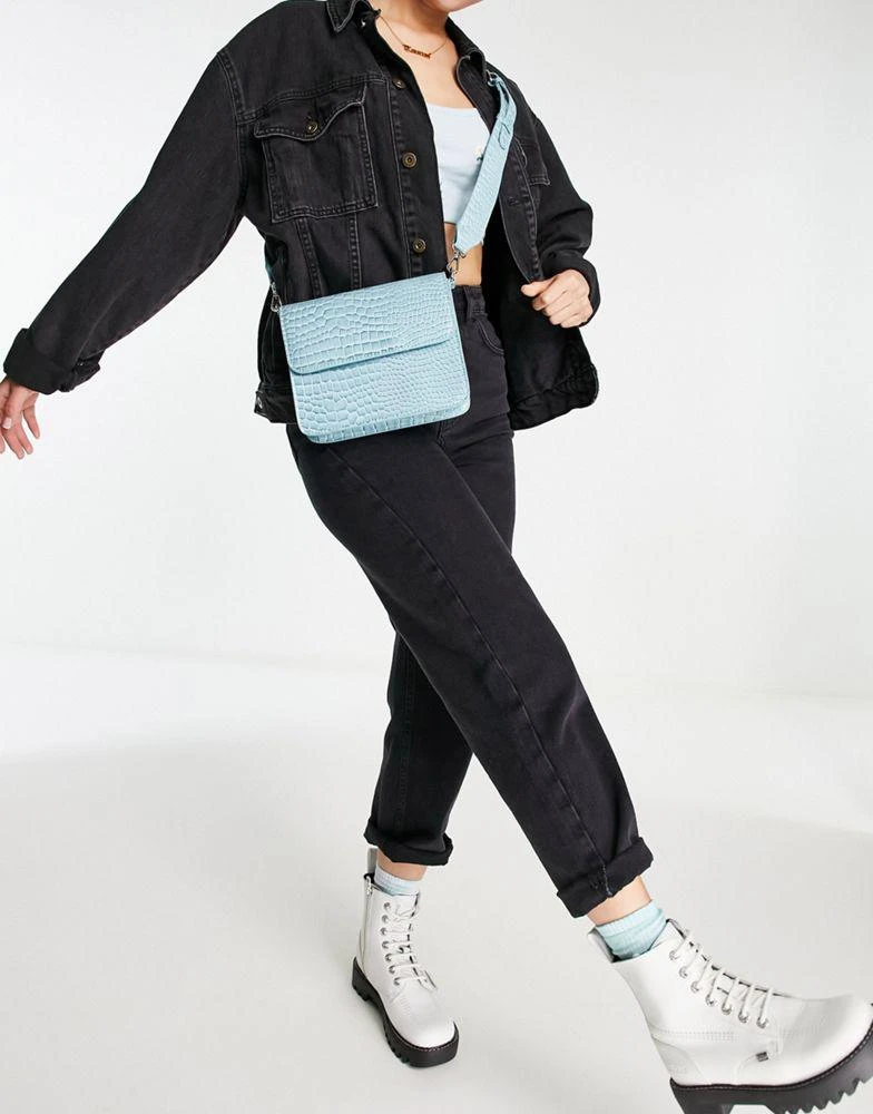 商品HVISK|Hvisk Cayman vegan leather cross body bag in baby blue,价格¥454,第4张图片详细描述