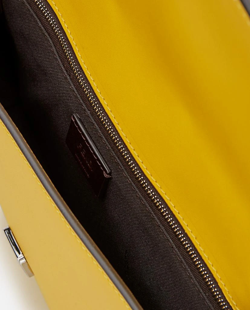 商品Fendi|FLAT BAGUETTE LEATHER AND CANVAS BAG,价格¥8808,第3张图片详细描述