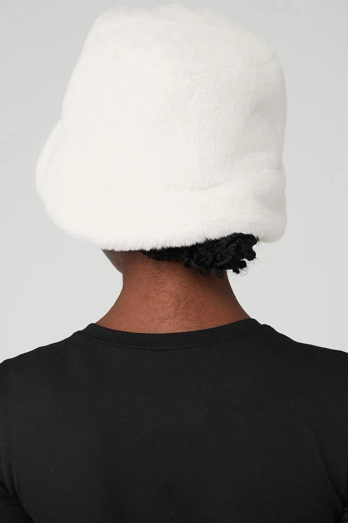 商品Alo|Faux Fur Bucket Hat - Ivory,价格¥753,第4张图片详细描述