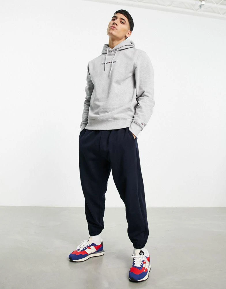 商品Tommy Hilfiger|Tommy Jeans straight logo hoodie in grey,价格¥397,第3张图片详细描述