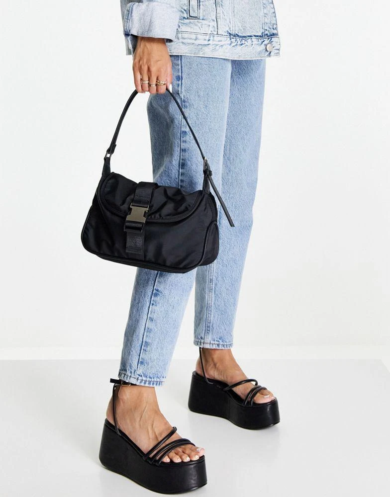 商品Topshop|Topshop nylon buckle shoulder bag in black,价格¥160,第2张图片详细描述