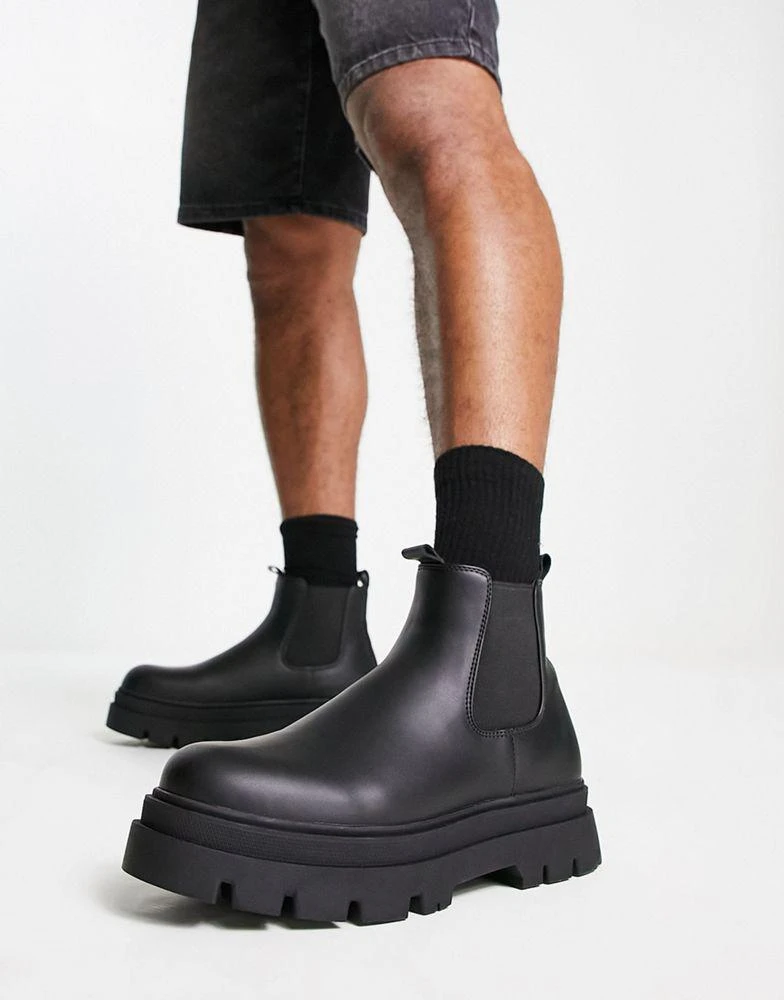 商品Bershka|Bershka chunky chelsea boot in black,价格¥388,第1张图片