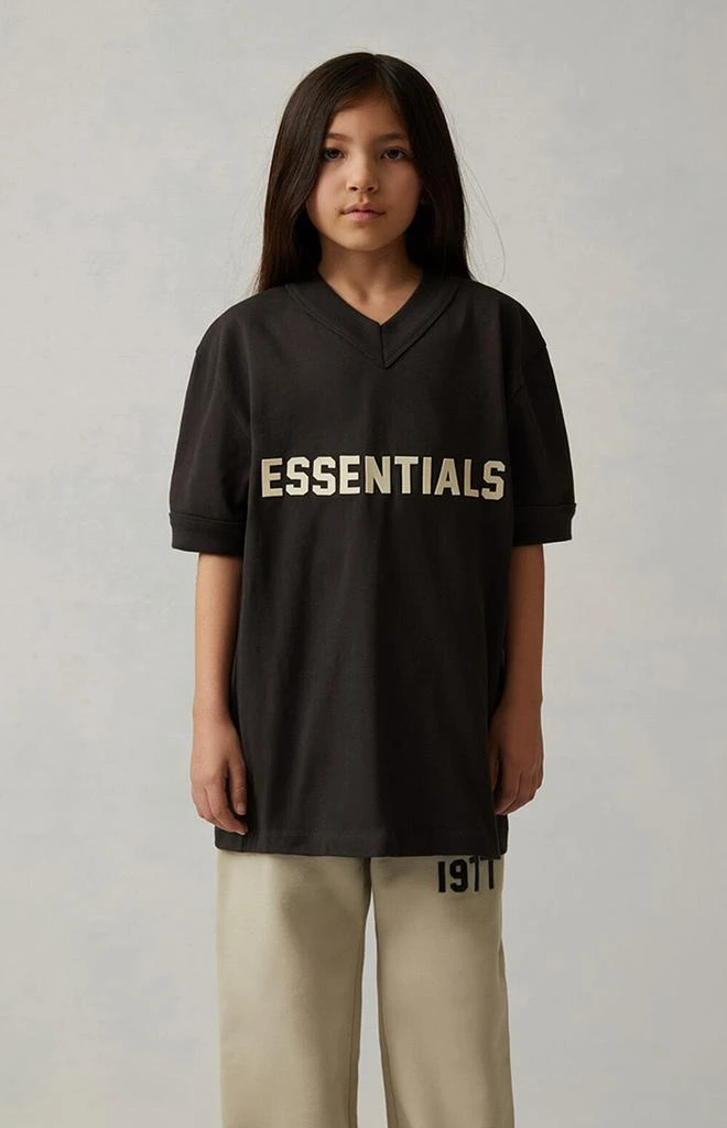 商品Essentials|Iron V-Neck T-Shirt,价格¥124,第2张图片详细描述