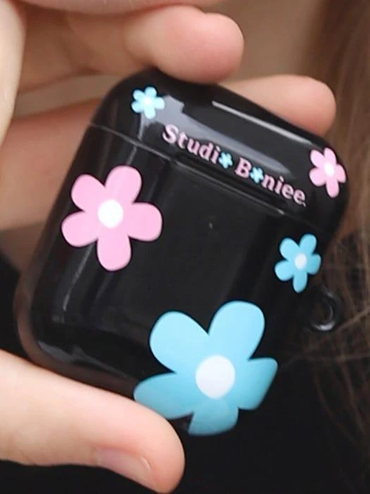 商品BONIEE|Flower Logo_Airpods Case [Black],价格¥408,第4张图片详细描述