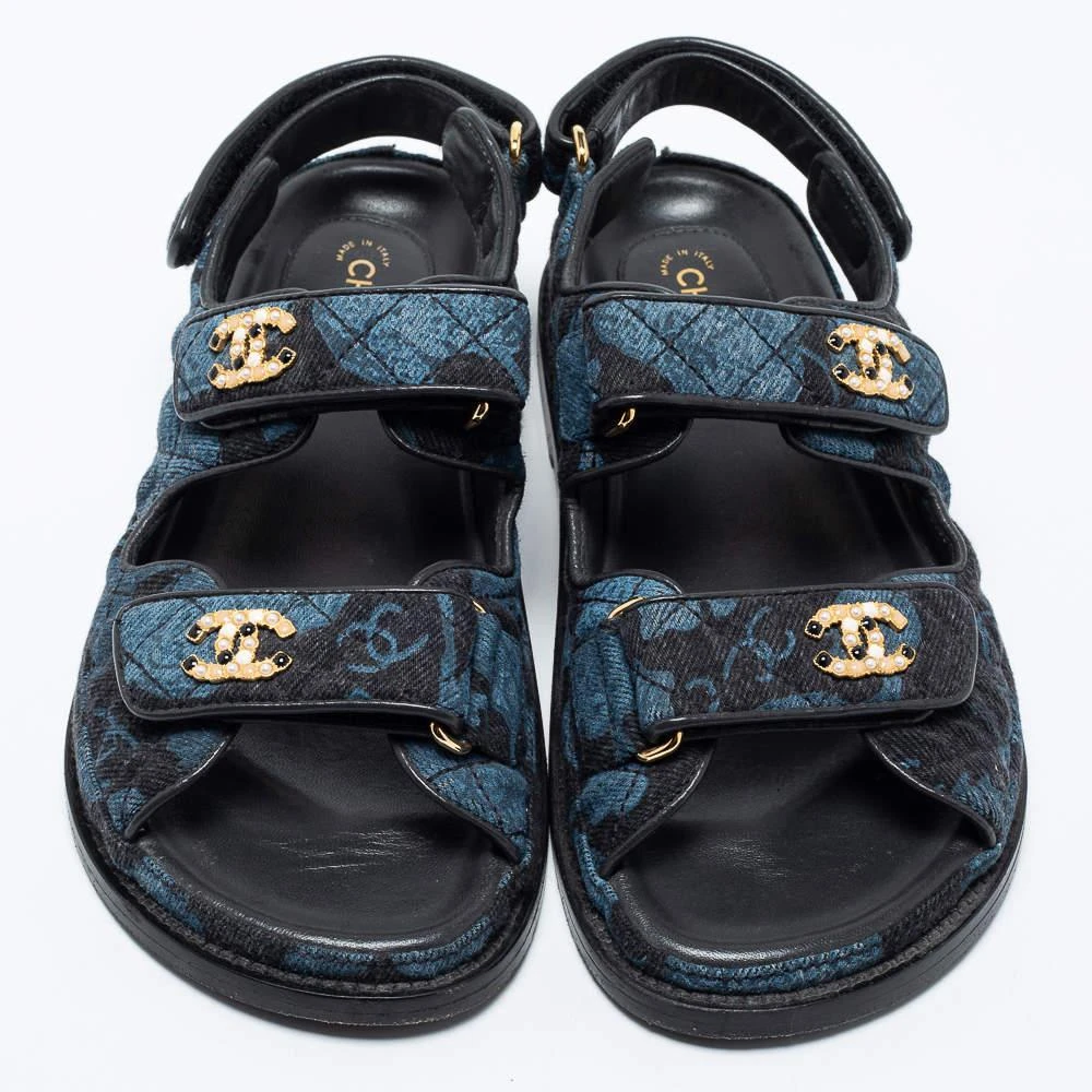 商品[二手商品] Chanel|Chanel Navy Blue/Black Printed Denim CC Logo Dad Flat Sandals Size 37,价格¥10469,第3张图片详细描述