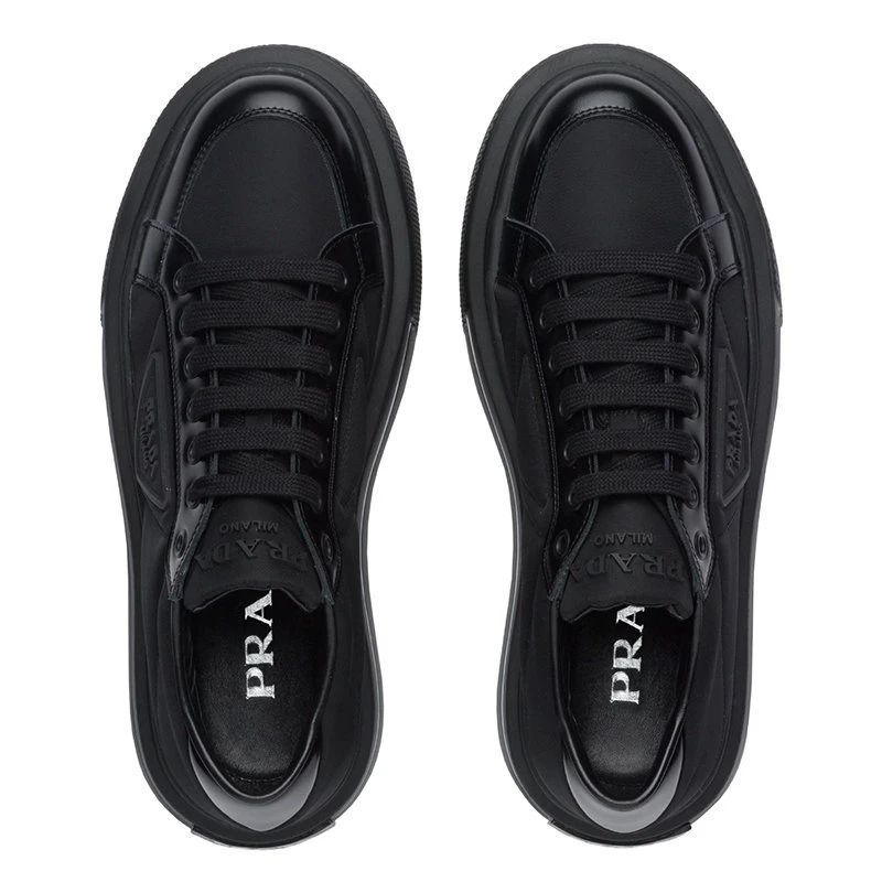 商品Prada|【预售3-7天】普拉达 Macro Re-Nylon系列 女士黑色再生尼龙和亮面皮革运动鞋1E661M_3LF5_F0632_F_045,价格¥6086,第4张图片详细描述