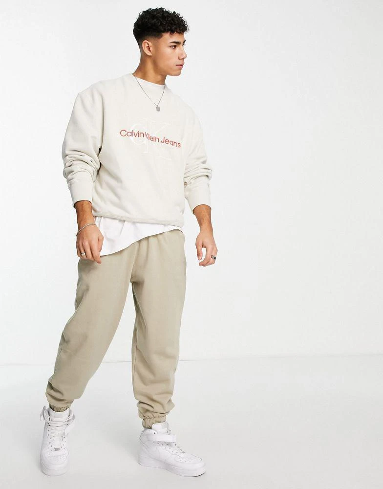 商品Calvin Klein|Calvin Klein Jeans two tone monogram relaxed fit sweatshirt in stone,价格¥787,第4张图片详细描述