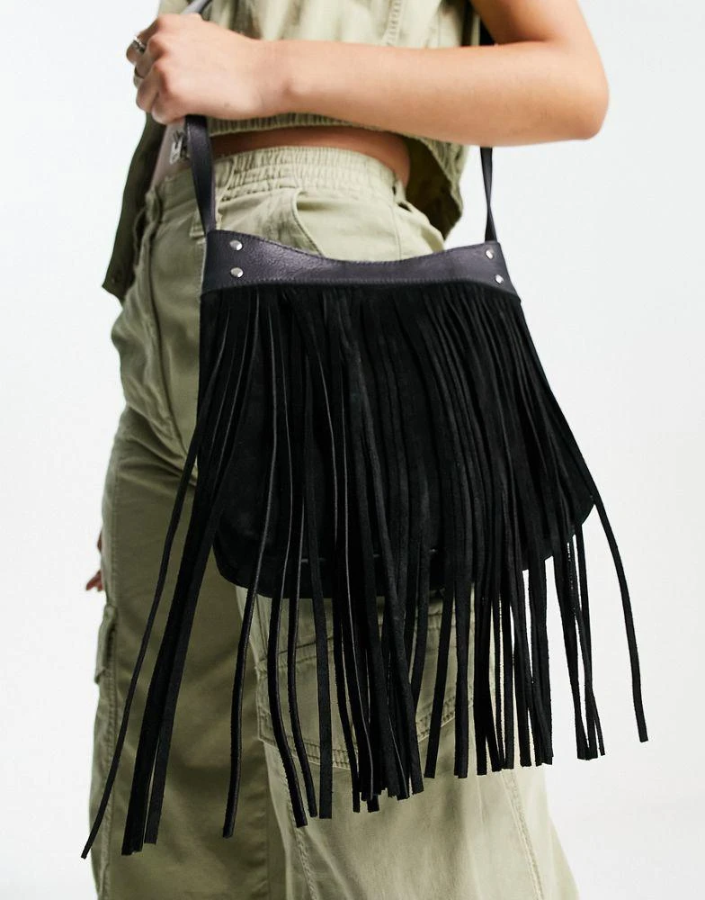 商品ASOS|ASOS DESIGN suede tassel crossbody in black,价格¥445,第4张图片详细描述