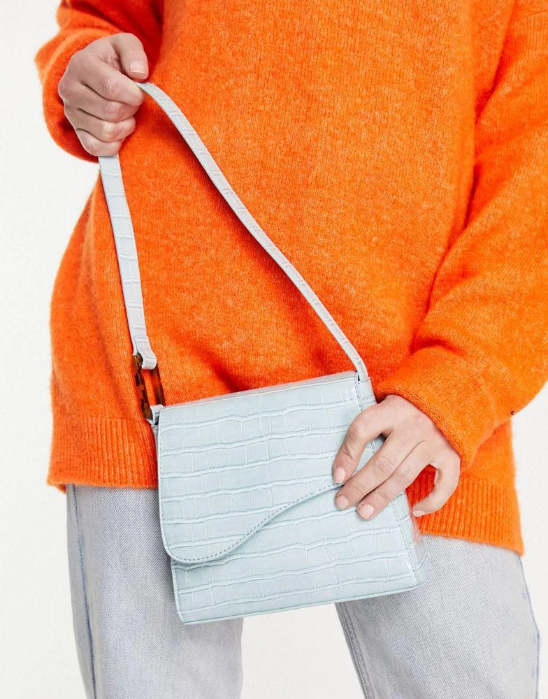 商品ASOS|ASOS DESIGN curved flap shoulder bag with resin in link in blue croc ,价格¥95,第1张图片
