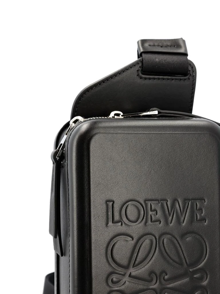 商品Loewe|Loewe Molded Logo Embossed Sling Bag,价格¥10358,第4张图片详细描述