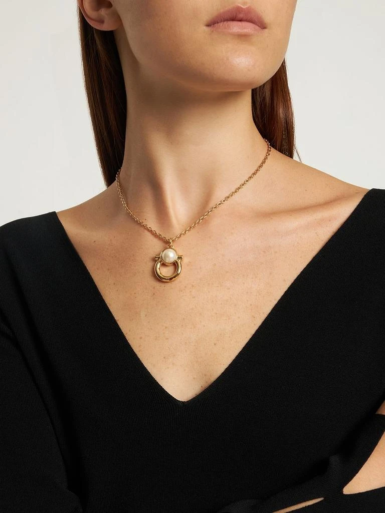 商品Salvatore Ferragamo|Big Gancio Necklace W/ Imitation Pearl,价格¥1801,第1张图片详细描述