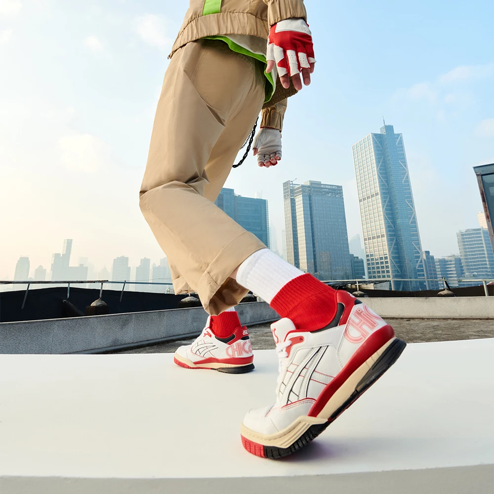 商品[国内直发] Asics|Gel-Spotlyte LOW 芝加哥 得物专属礼盒 防滑耐磨轻便 低帮 复古篮球鞋 男女同款 白红,价格¥1328,第10张图片详细描述