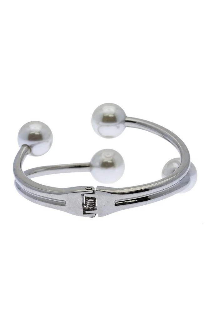 商品SAACHI|Hinged Imitation Pearl Cuff,价格¥272,第2张图片详细描述