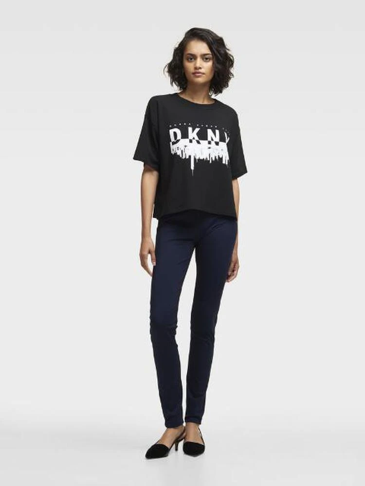 商品DKNY|SKYLINE CROPPED LOGO T恤,价格¥369,第2张图片详细描述