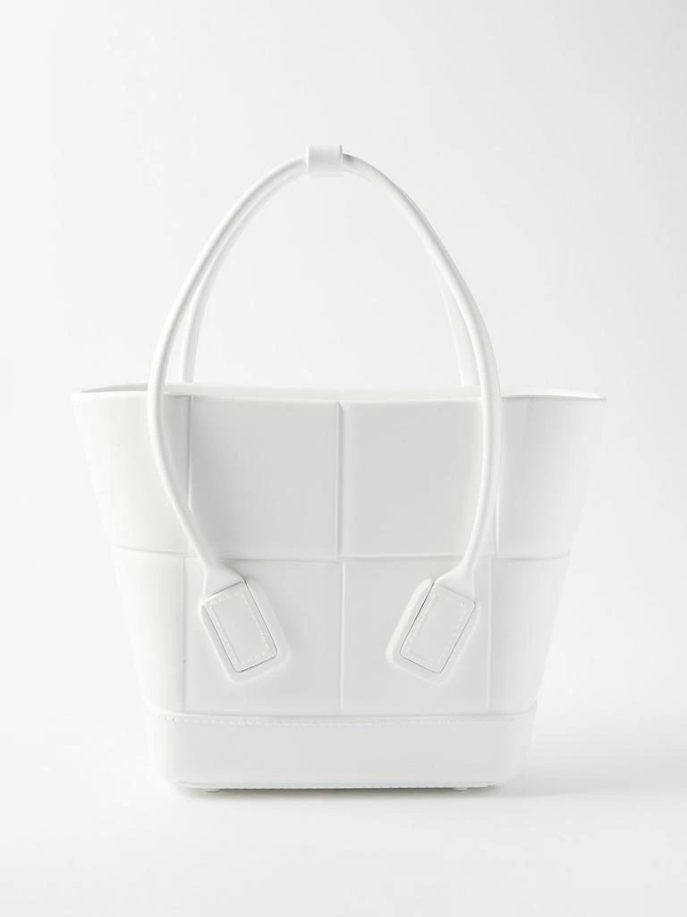 商品Bottega Veneta|Arco small Intrecciato-effect rubber tote bag,价格¥7625,第1张图片