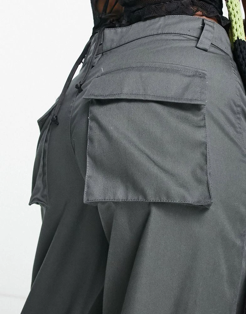商品Motel|Motel pocket detail cargo trousers in dark grey,价格¥284,第4张图片详细描述