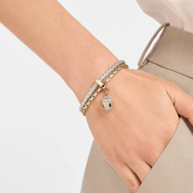 商品[国内直发] BVLGARI|宝格丽 品牌Logo 皮革 手链 女款 银色,价格¥8818,第6张图片详细描述