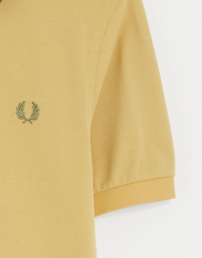 商品Fred Perry|Fred Perry knitted collar polo shirt in beige,价格¥686,第6张图片详细描述