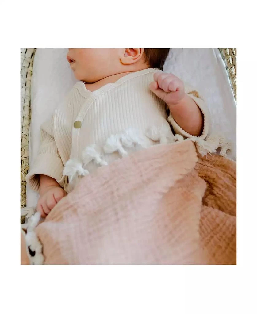 商品Crane Baby|Baby Girls 6 Layer Muslin Tassel Blanket,价格¥225,第3张图片详细描述