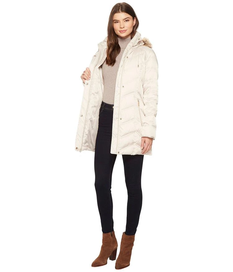 Chevron Quilted Coat with Fur Hood 商品