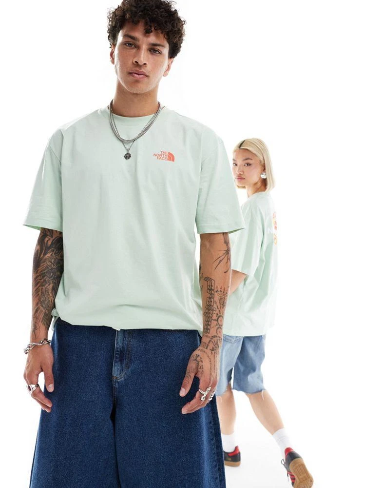 商品The North Face|The North Face Expedition Stickers backprint oversized t-shirt in light green exclusive to ASOS,价格¥209,第2张图片详细描述